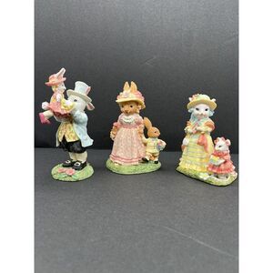 Mrs Annie Cheesebits VA32, William Furtail VA38, Beatrice Easter 1994 Resin #109